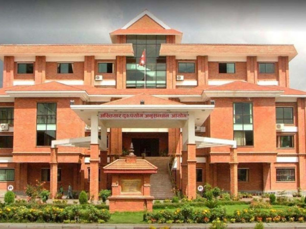 विद्युत् प्राधिकरणका कर्मचारीले घुस लिदैँ गर्दा परे अख्तियारको फन्दामा