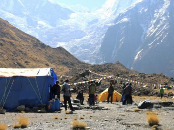 म्याग्दीको अन्नपूर्ण आधार शिविरमा आरोहीहरुको चहलपहल बढ्दो 